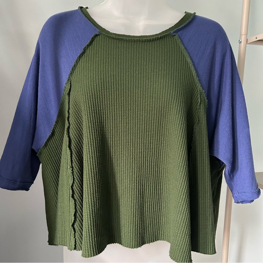 BDG Urban Outfitters Boho Blue and Green Raglan Baseball Tee Crop Top - Picture 2 of 9